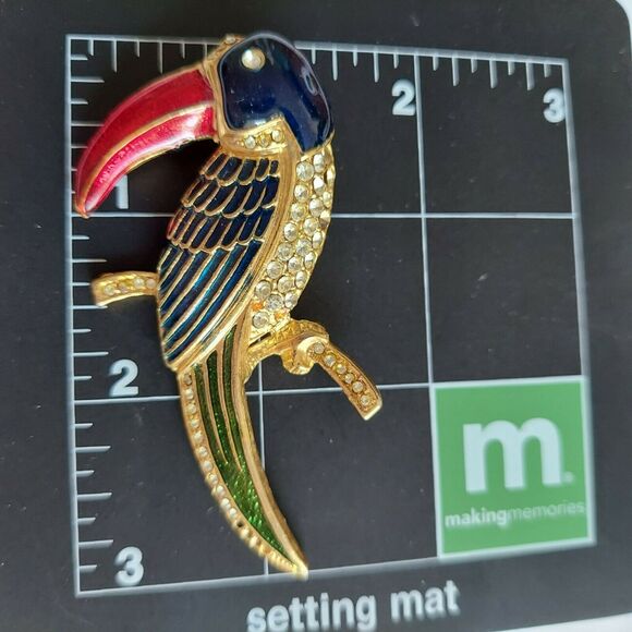 5 Bird Pins Lot Rhinestone Toucan Enamel Roadrunner Bluebird Red Parrot Brooch - Picture 8 of 8